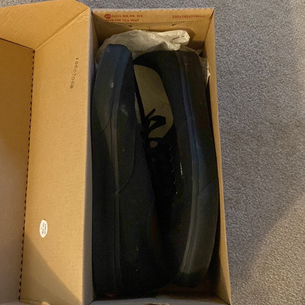 Vans - Picture 2 of 2